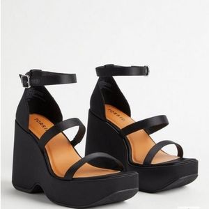 Torrid triple band wedge platform sandal 8ww